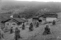 Plassen Sagdalen i Sel fotografert høsten 1909. – (Foto: Hans H. Lie, Maihaugen - SS-HHL-12629)
