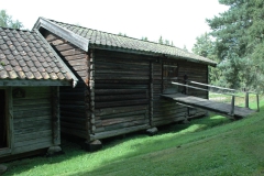 Låve fra Lure under Klæstad. Låven fra plassen Lure under Klæstad i Gran er i dag en del av husmannsplassen på Hadeland Folkemuseum – Foto: Randsfjordmuseene AS