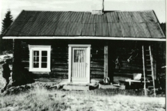 Stua på plassen Bakken under Harestuødegarden, 1990 – Foto: Randsfjordmuseene AS