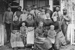 Husmannsfolk og arbeidere på Majer, ca. 1890
