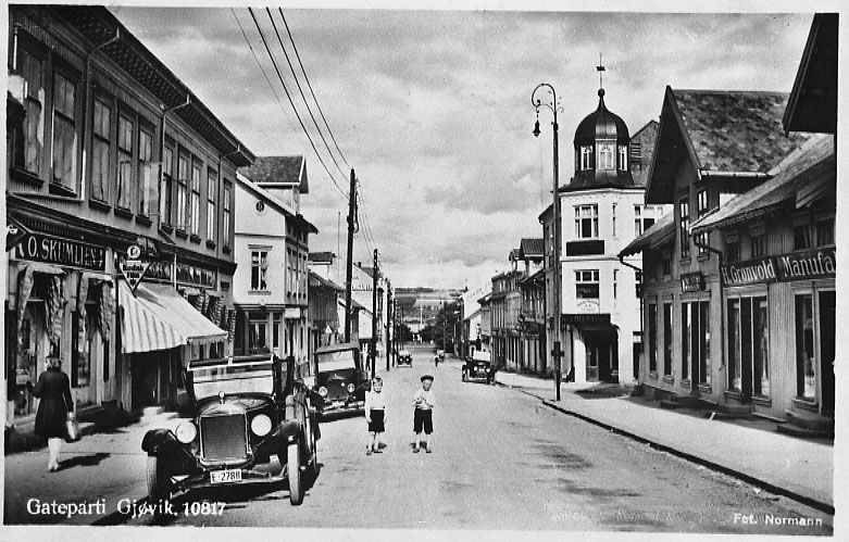 Bilde av gate på Gjøvik i 1932