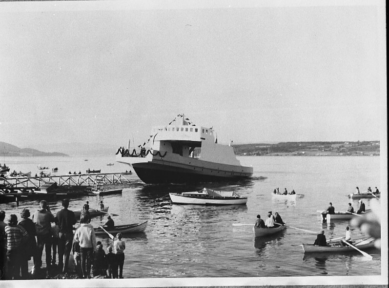 Bilde av "Mjøsfærgen III" ved sjøsetting 1963 