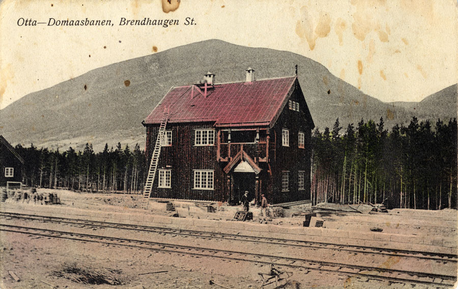 Bilde av Brennhaug stasjon under bygging ca. 1913