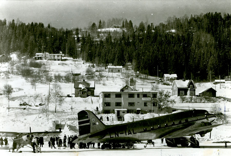 Bilde av fly på Mjøsa, sent på 1940-tallet