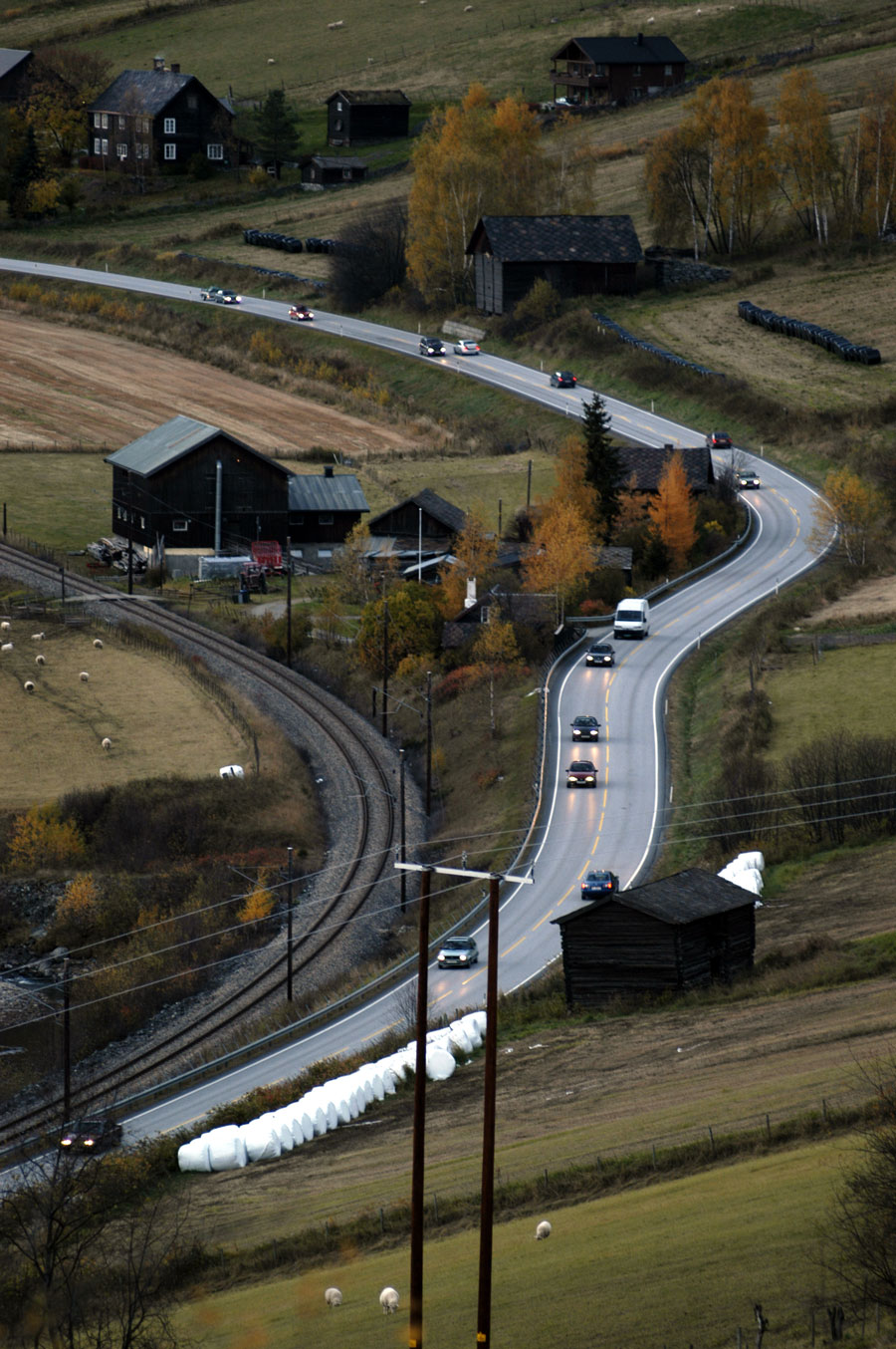 Bilde av moderne E6 i Gudbrandsdalen