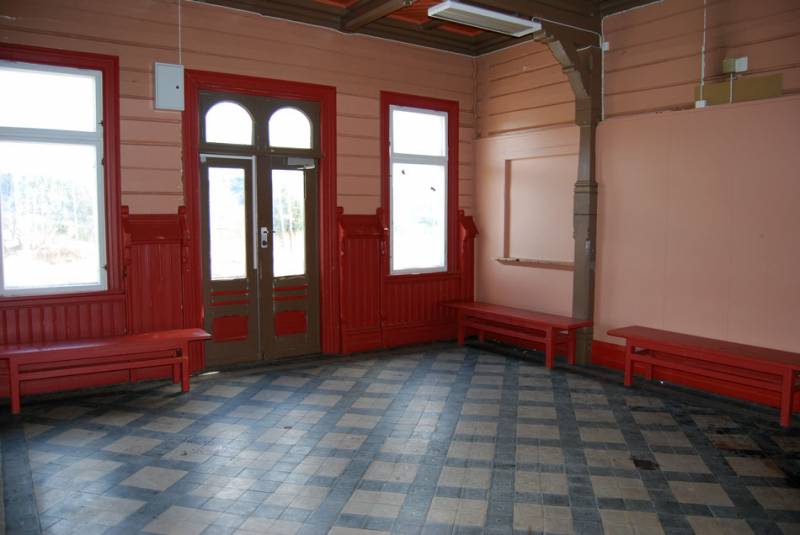 Bilde av venterommet på Lunner stasjon