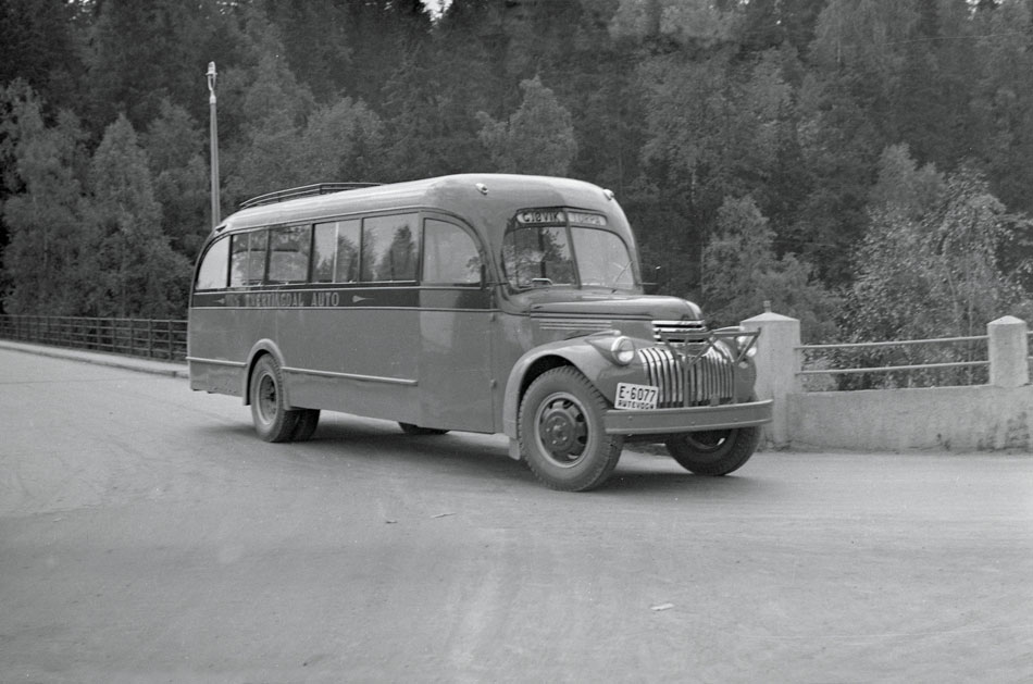 Bilde av buss fra Snertingdal Auto i 1947