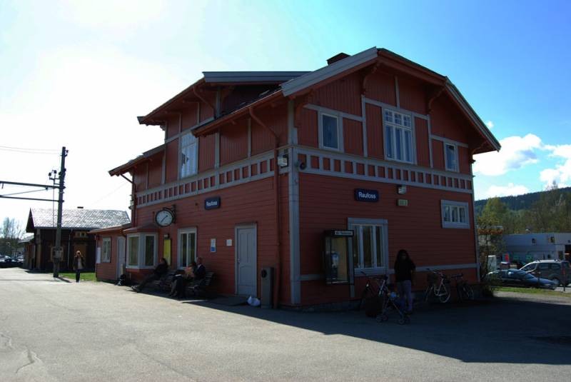 Bilde av stasjonsbygning ved Raufoss stasjon