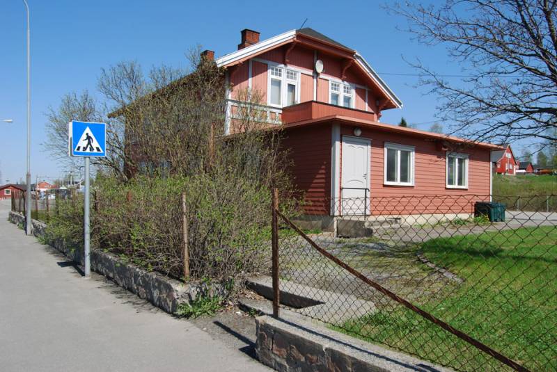 Bilde av stasjonsbygning baksiden på Raufoss stasjon
