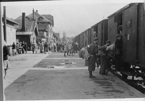 Bilde fra stasjonsområde Raufoss stasjon 1919