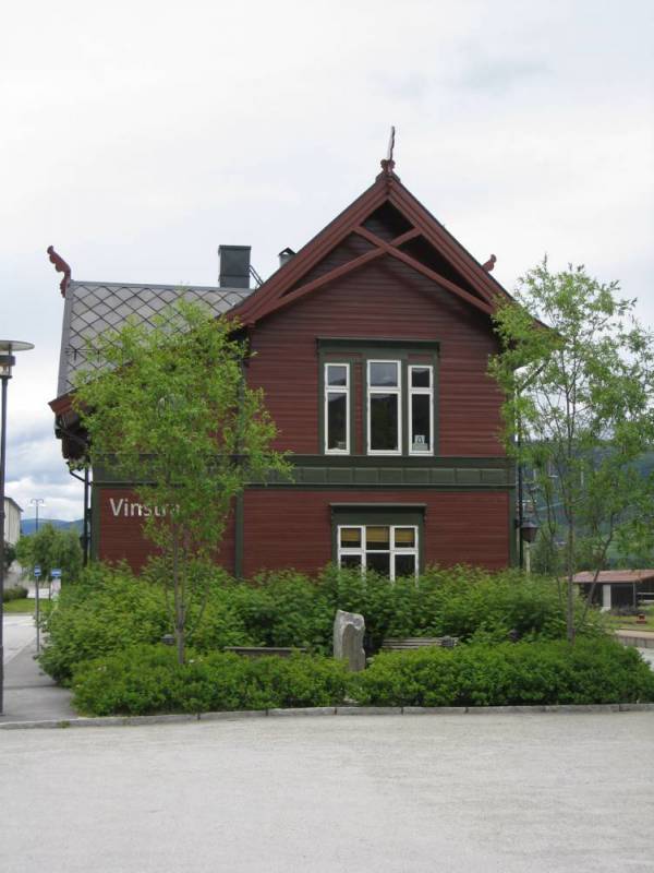 Bilde stasjonsbygg Vinstra stasjon