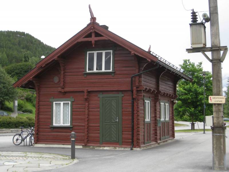 Bilde av godshuset på Vinstra stasjon