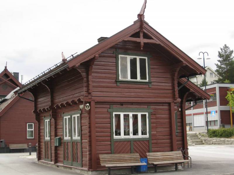 Bilde av godshuset på Vinstra stasjon