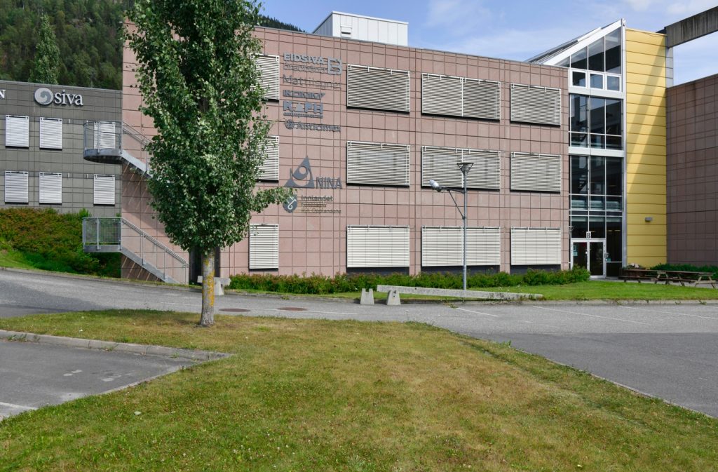 Fasaden av bygget til Innlandet fylkesarkiv / IKA Opplandene KO på Fakkelgården