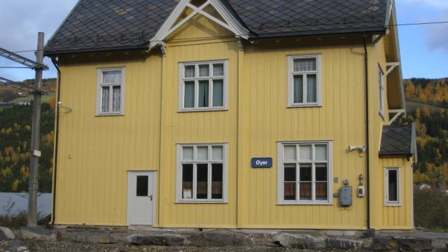 Øyer stasjon (Fotograf: Dagmar Buen © Fylkesarkivet i Oppland) Bilde Øyer stasjon