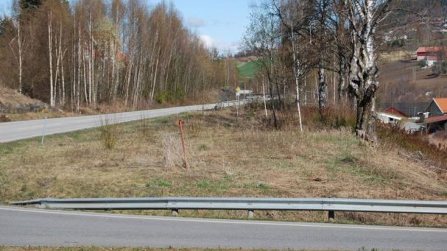 Tomta til Brandbu stasjon i dag (Fotograf: Solfrid Myhre,(c)Arkivnett Oppland)) Bilde av tomta til Brandbu stasjon