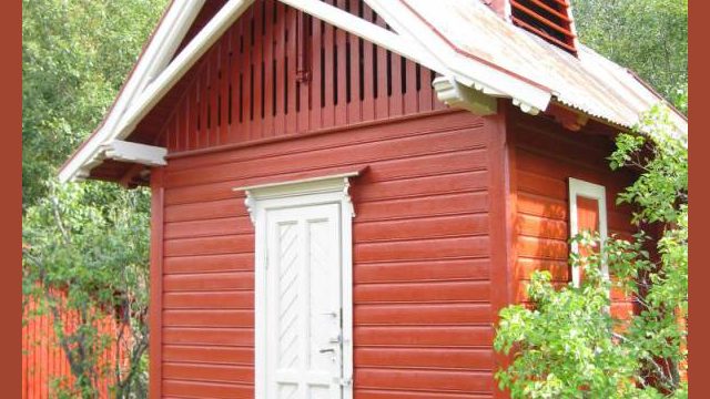 Privetet (utedoen) ved Sjoa stasjon (Fotograf: Dagmar Buen © Fylkesarkivet i Oppland). Bilde av utedoen ved Sjoa stasjon