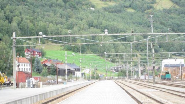 Sporområdet ved Otta stasjon. (Fotograf. Dagmar buen © Fylkesarkivet i Oppland). Bilde av sporområdet Otta stasjon