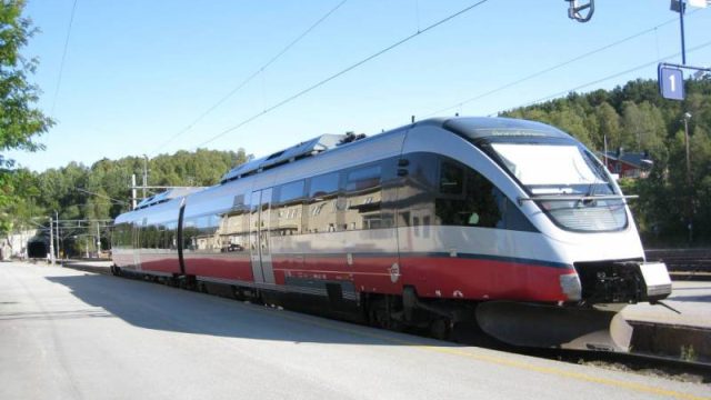 Dombås stasjon (Fotograf: Dagmar Buen © Fylkesarkivet i Oppland).. Bilde tog Dombås stasjon