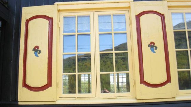 Hjerkinn stasjon, detalj fra stasjonsbygningen (Fotograf: Dagmar Buen © Fylkesarkivet i Oppland). Bilde detalt fra stasjonsbygningen på Hjerkinn stasjon