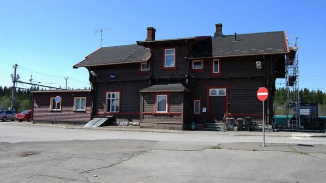 Eina stasjon 2008 (Fotograf: Solfrid Myhre, (c)Arkivnett Oppland) Bilde av stasjonsbygning mot øst ved Eina stasjon