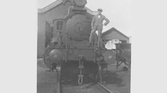 Fra lokstallen på Eina stasjon (Fotograf: ukjent, (c)Mjøsmuseet, R84/75/7) Bilde fra lokstallen Eina stasjon