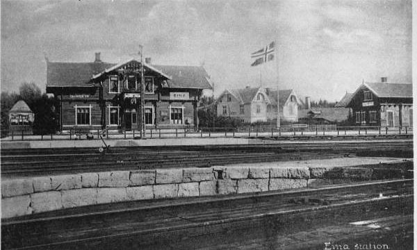 Eina stasjon (Fotograf: W. W. Sundby (c) Mjøsmuseet, R84/85/4) Bilde Eina stasjon