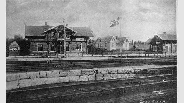 Eina stasjon (Fotograf: W. W. Sundby (c) Mjøsmuseet, R84/85/4) Bilde Eina stasjon