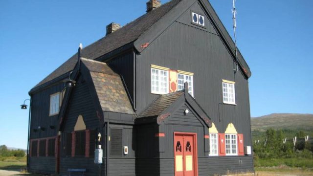 Fokstua stasjon (Fotograf: Dagmar Buen © Fylkesarkivet i Oppland). Bilde Fokstua stasjon