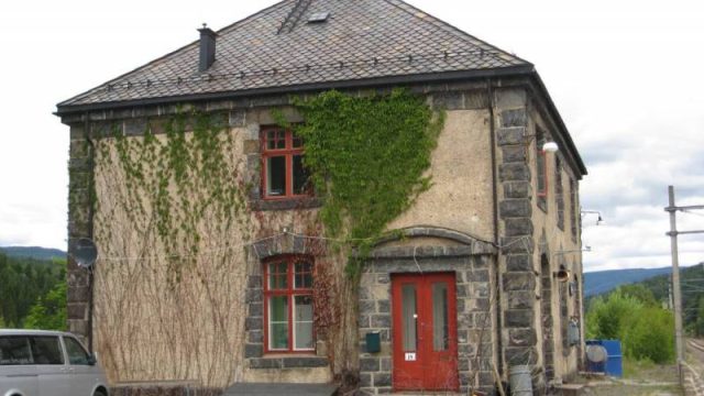 Fåberg stasjon (Fotograf: Dagmar Buen © Fylkesarkivet i Oppland) Bilde Fåberg stasjon