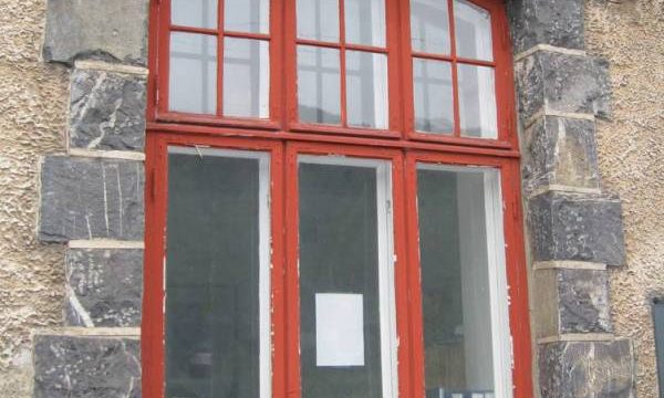 Fåberg stasjon (Fotograf: Dagmar Buen © Fylkesarkivet i Oppland) Bilde vindu Fåberg stasjon