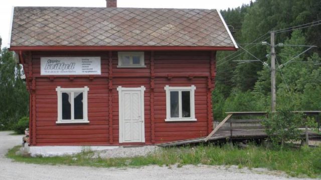Fåvang stasjon (Fotograf: Dagmar Buen © Fylkesarkivet i Oppland). Bilde av stasjonsbygg Fåvang stasjon