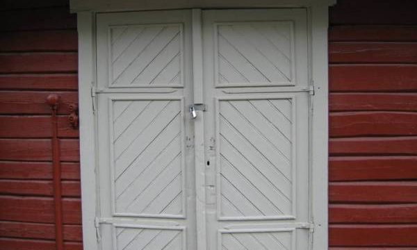 Fåvang stasjon (Fotograf: Dagmar Buen © Fylkesarkivet i Oppland). Bilde av dør Fåvang stasjon