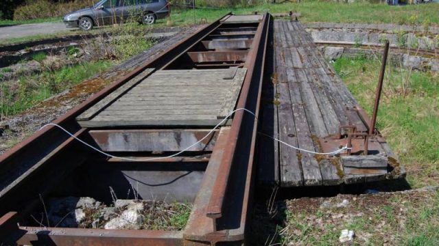 Svingskive på Gjøvik stasjon (Fotograf: Solfrid Myhre, (c)Arkivnett Oppland) Bilde av svingskive ved endestasjonen Gjøvik