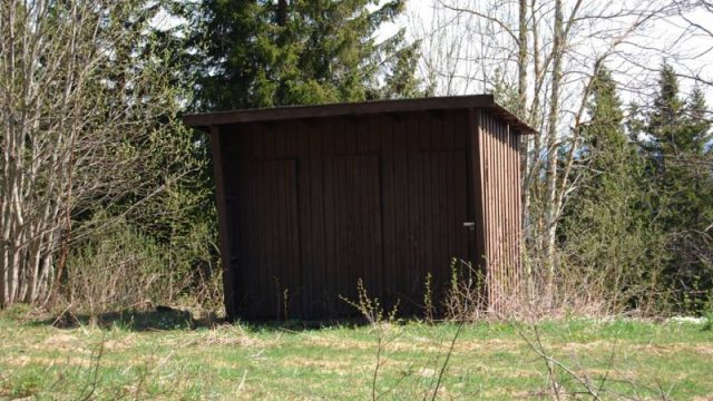 Hågår stasjon (Fotograf: Solfrid Myhre, (c) Arkivnett Oppland) Bilde av lite bygg ved Hågår stasjon