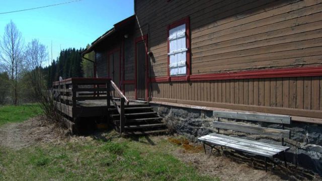 Hågår stasjon (Fotograf: Solfrid Myhre, (c) Arkivnett Oppland) Bilde av stasjonsbygning ved Hågår stasjon