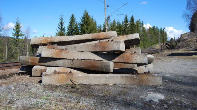Sviller på Hennung stasjon (Fotograf: Solfrid Myhre, (c) Arkivnett Oppland) Bilde av sviller på Hennung stasjon