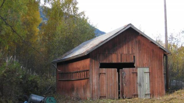Losna stasjonLosna stasjon (Fotograf: Dagmar Buen © Fylkesarkivet i Oppland). Bilde av bygg ved Losna stasjon