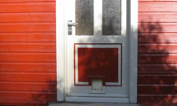 Losna stasjonLosna stasjon (Fotograf: Dagmar Buen © Fylkesarkivet i Oppland). Bilde av dør ved Losna stasjon