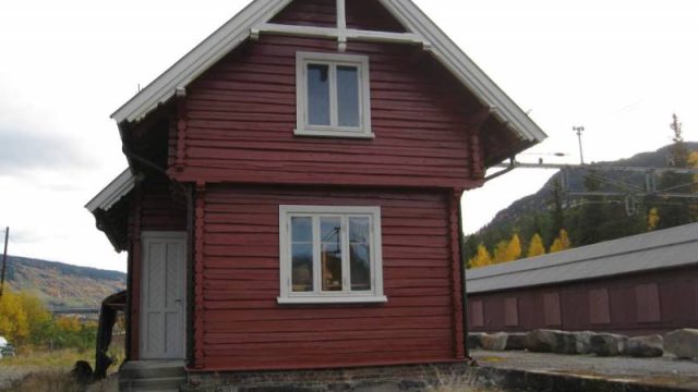 Øyer stasjon (Fotograf: Dagmar Buen © Fylkesarkivet i Oppland). Bilde bygg Øyer stasjon