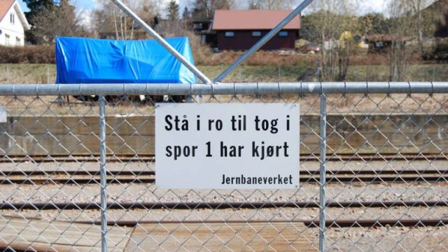 Kryssing til spor 2 på Jaren stasjon (Fotograf: Solfrid Myhre,(c)Arkivnett Oppland) Bilde av kryssing til spor 2 på Jaren stasjon