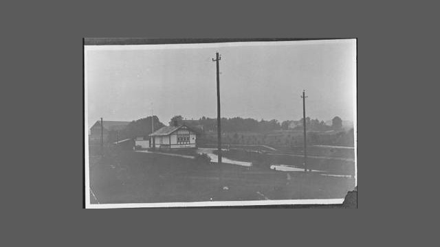 Kraby stasjon ca 1920 (Fotograf: ukjent,(c) Mjøsmuseet, R81/12/1) Bilde av Kraby stasjon omkring 1920