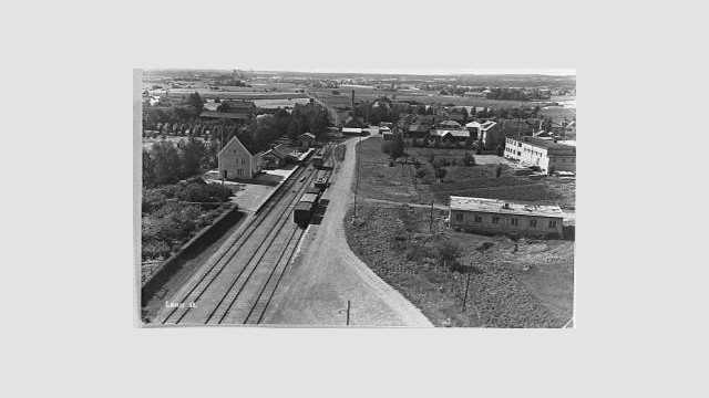 Stasjonsområdet på Lena 1938/39 (Fotograf: ukjent, (c) Mjøsmuseet, R80/8/1) Bilde av stasjonsområdet på Lena 1938/-39