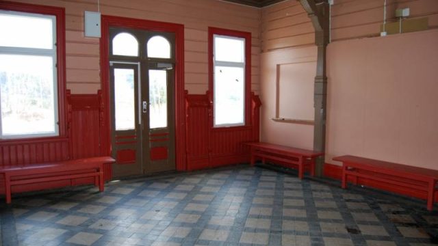 Venterommet på Lunner stasjon (Fotograf: Solfrid Myhre, (c) Arkivnett Oppland) Bilde av venterommet på Lunner stasjon