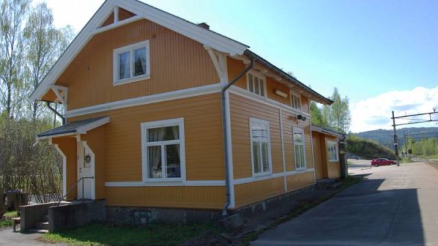 Nygard stasjon (Fotograf: Solfrid Myhre, (c)Arkivnett Oppland) Bilde av stasjonsbygg Nygard stasjon