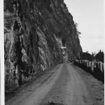 Riksvegen gjennom Skreifjellene ved Falken, Østre Toten (Fotograf: S. Røisli, (c)Mjøsmuseet, R92/48/8) Bilde Riksvegen gjennom Skreifjellene ved Falken, Østre Toten