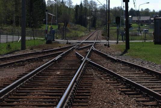 Raufoss stasjon (Fotograf: Solfrid Myhre, (c)Arkivnett Oppland) Bilde av togspor Raufoss stasjon