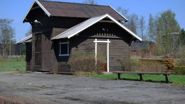 Reinsvoll stasjon (Fotograf: Solfrid Myhre, (c)Arkivnett Oppland) Bilde av bygning Reinsvoll stasjon