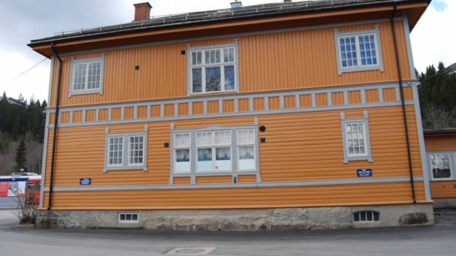 Roa stasjon (Fotograf: Solfrid Myhre, (c) Arkivnett Oppland) Bilde av stasjonsbygg Roa stasjon