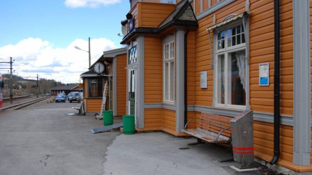 Roa stasjon (Fotograf: Solfrid Myhre, (c) Arkivnett Oppland) Bilde av stasjonsbygg Roa stasjon